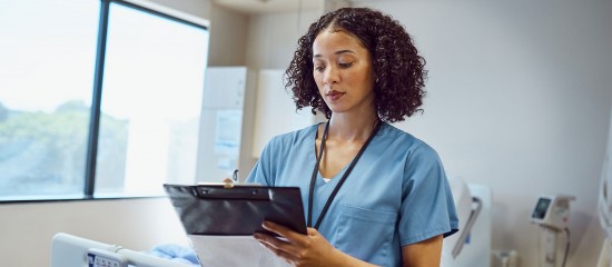 Santé et médico-social : compétences élargies pour les infirmiers en pratique avancée