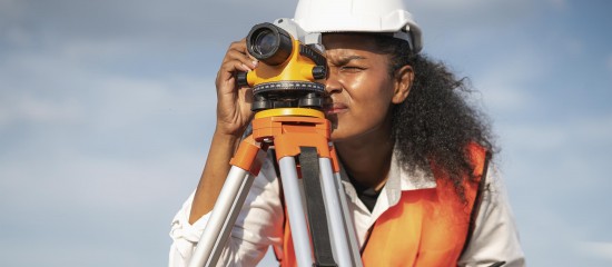 Géomètres-experts : arpentage vs bornage