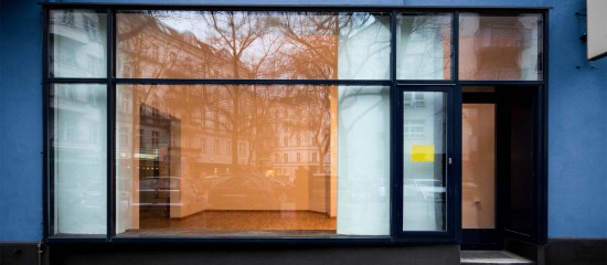 Vente du local commercial à une SCI familiale : le locataire a-t-il un droit de préférence ?